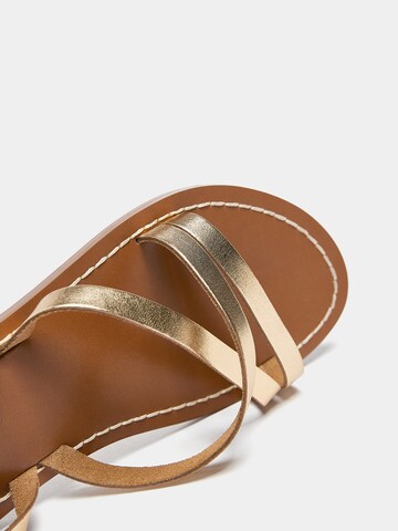 Pull&Bear Sandalen met riem in Goud