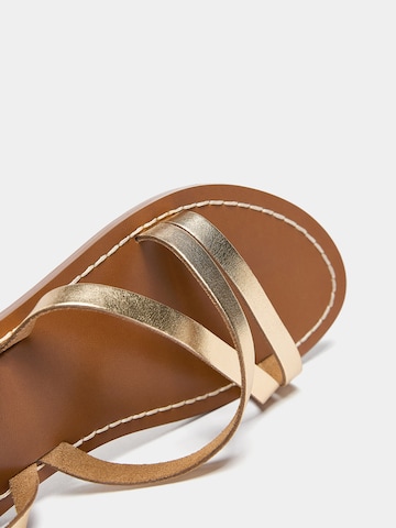 Pull&Bear Sandalen in Gold