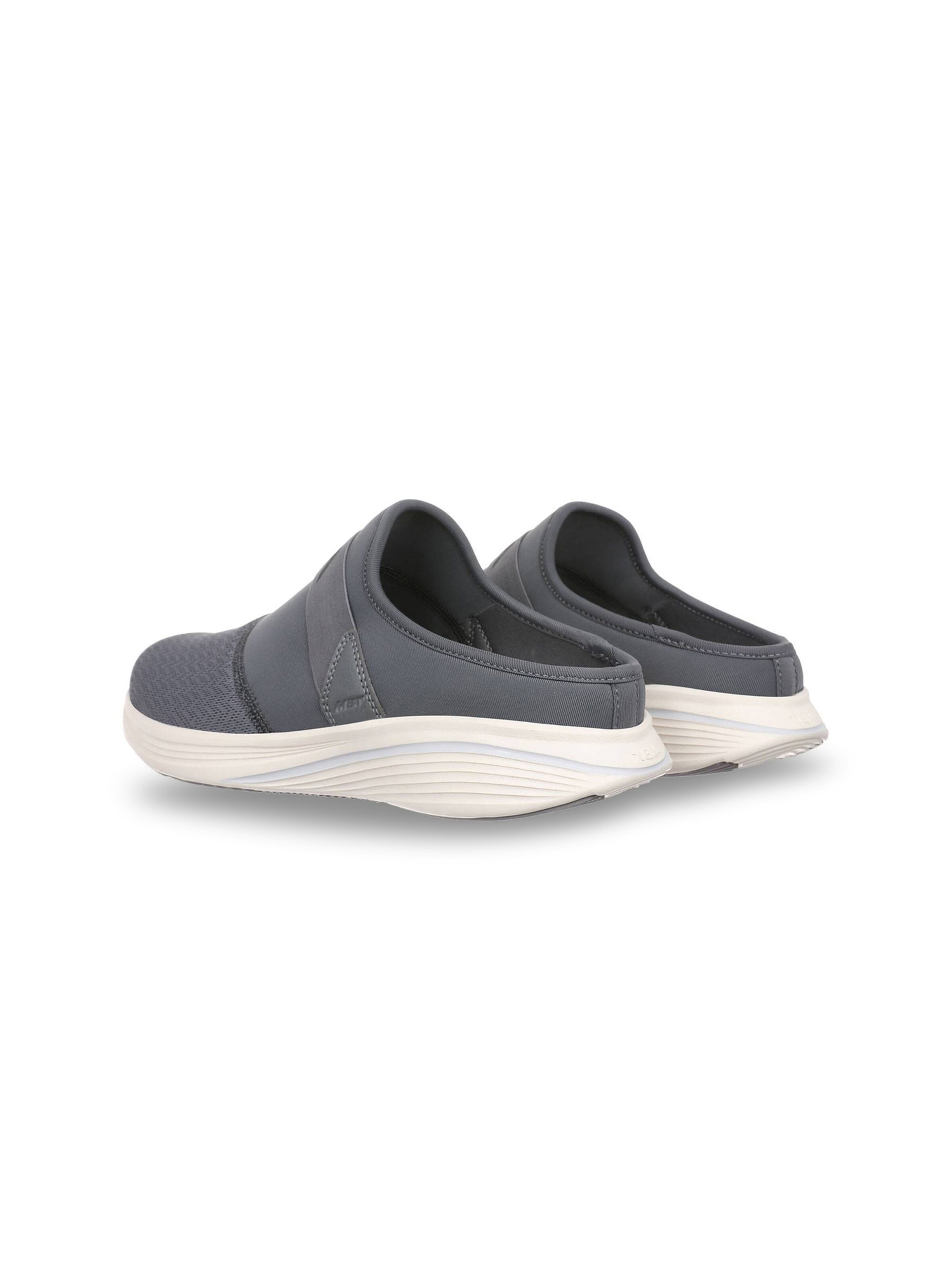 MBT - Sapato baixo ' TAKA 4 SLIP ON ' em cinzento: atrás