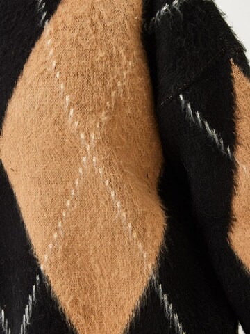 Pullover extra large di Bianco Lucci in nero