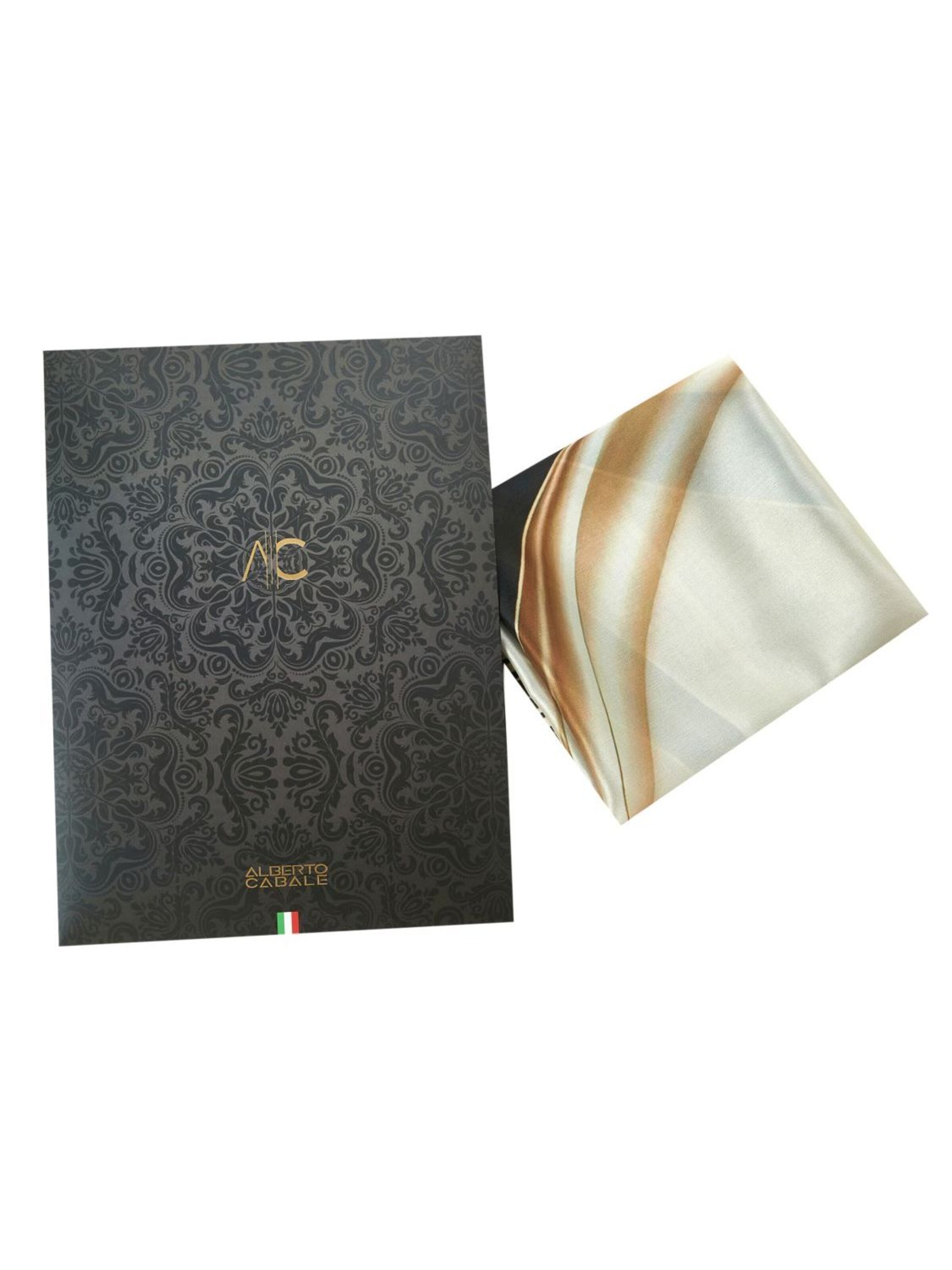 Sciarpa 'Petit carré de soie Paint Cléo' di alberto cabale in nero