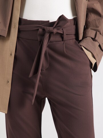 VERO MODA Slimfit Élére vasalt nadrágok 'VMEva' - barna