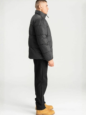 Giacca di mezza stagione ' Puffer Jacket ' di TEESHOPPEN in nero