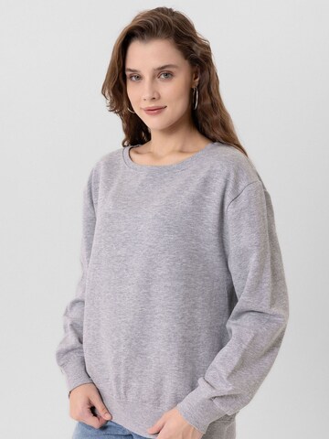 Jacey Quinn - Jersey 'Emma' en gris