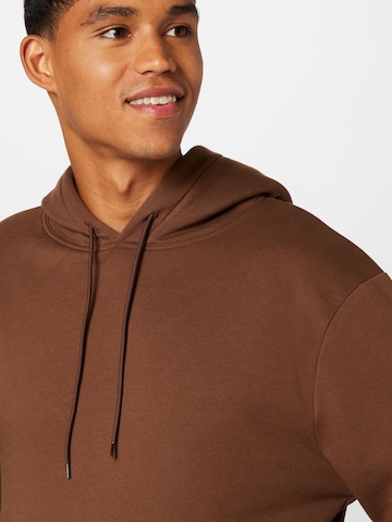 ABOUT YOU Sweatshirt 'Bent' in Braun