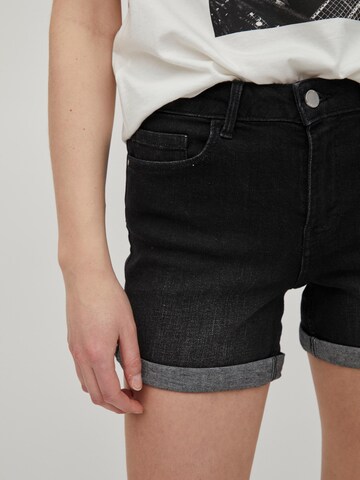 VILA Regular Shorts 'Dina' in Schwarz