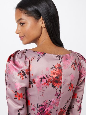 Robe 'Ana' Chi Chi London en rose