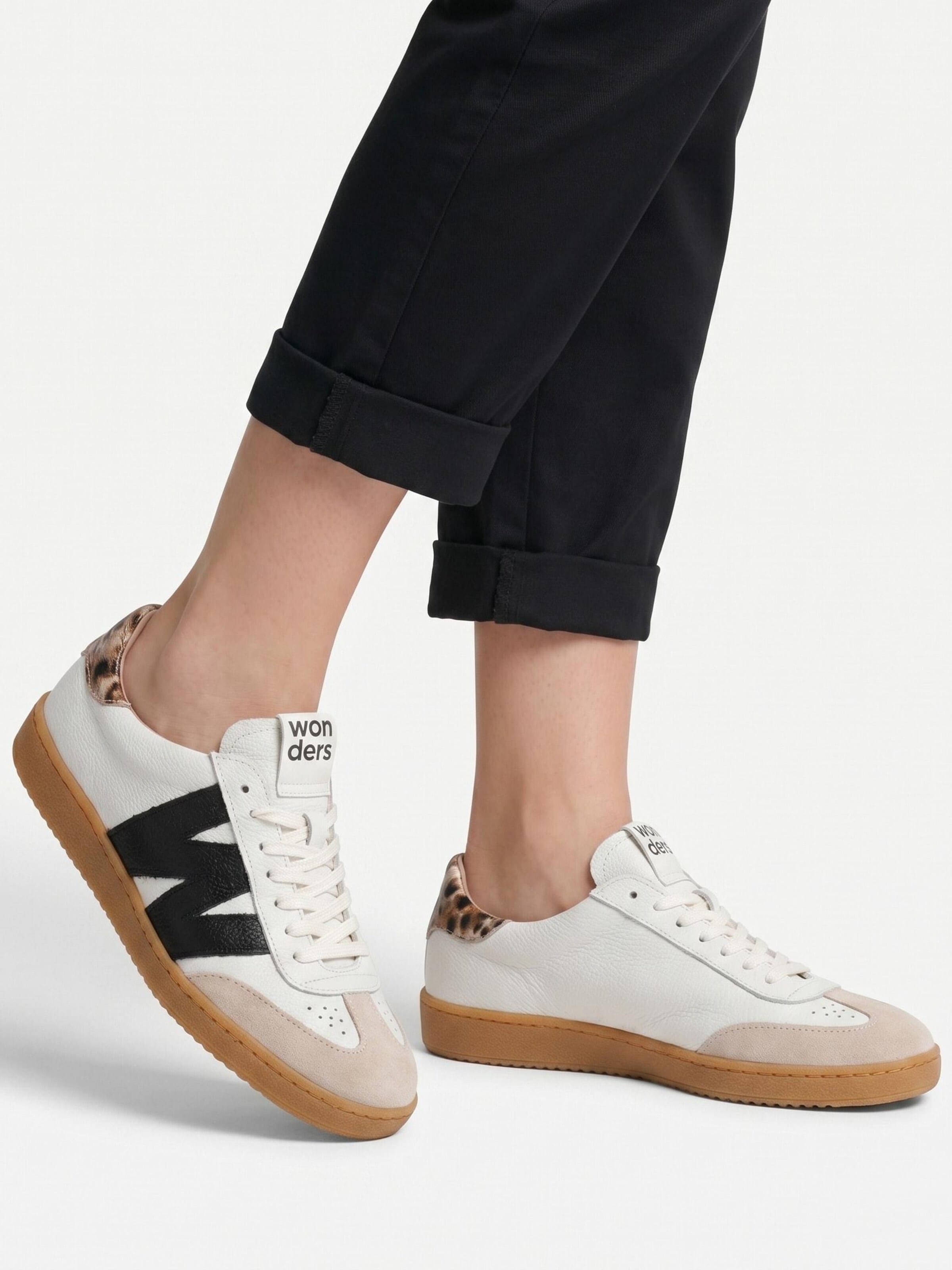 Wonders Platform trainers in White: front