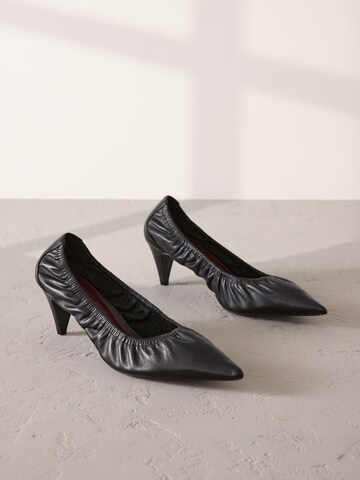 Next Pumps in Schwarz