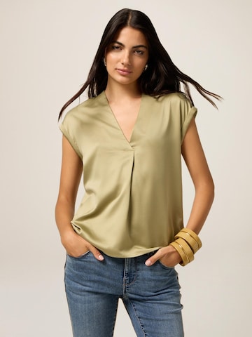 Top di oltre in verde