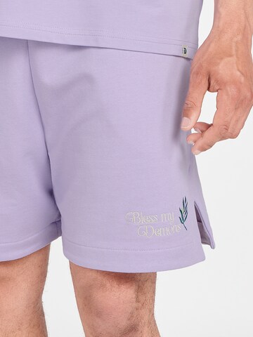 Bless my Demons exclusive for ABOUT YOU - Loosefit Pantalón en lila