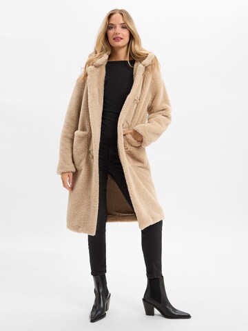 Amber & June Winter Coat in Beige: front