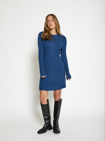 Robes en maille 'Anna' Peppercorn en bleu : devant