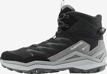 LOWA Boots 'Maddox Pro' in Black: front