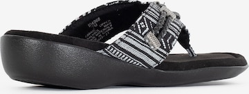 Minnetonka T-bar sandals 'Silverthorne360' in Black