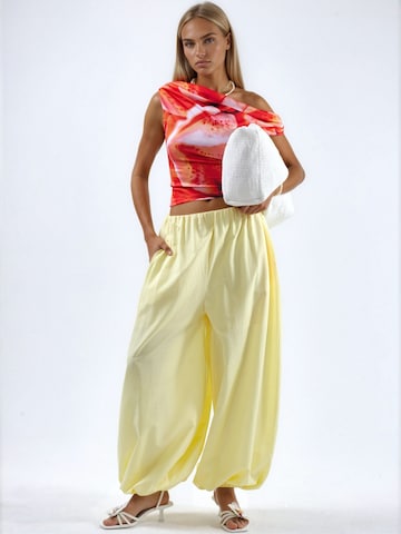 Barrel Pantalon Busem en jaune