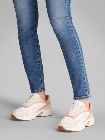 Calvin Klein Låg sneaker 'RETRO TENNIS' i vit: framsida