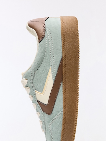 Bershka Rövid szárú sportcipők - kék