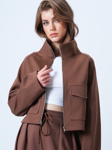 Trend Alaçatı Stili Φθινοπωρινό και ανοιξιάτικο μπουφάν σε καφέ