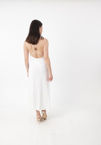 Elara Kjole i hvid