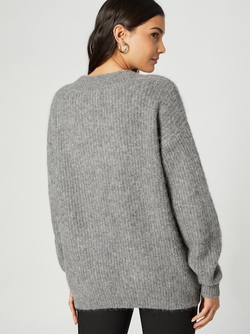 Guido Maria Kretschmer Women Пуловер 'Farina' в сиво