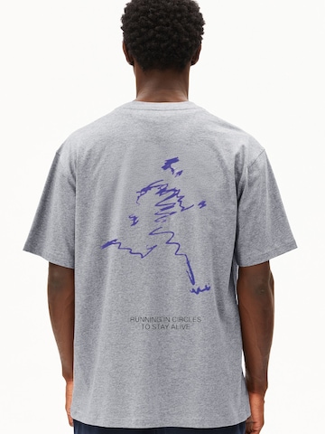 T-Shirt 'MAARKOS' ARMEDANGELS en gris : devant