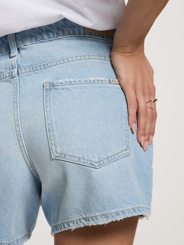 CROSS JEANS Regular Shorts in Blau