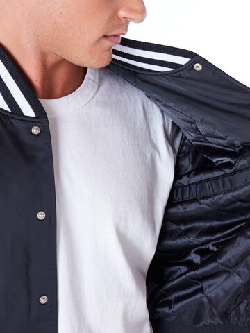 NEW ERA Átmeneti dzseki 'LASRAI' - fekete