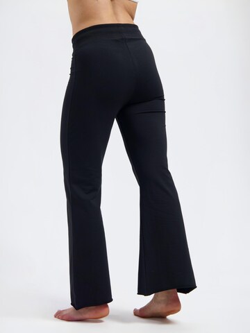Urban Goddess Yoga & Activewear Flared Workout Pants 'Elun Yoga' in Black