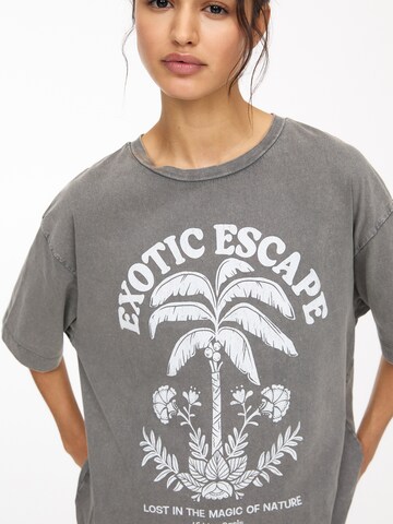 Pull&Bear Shirt in Grey