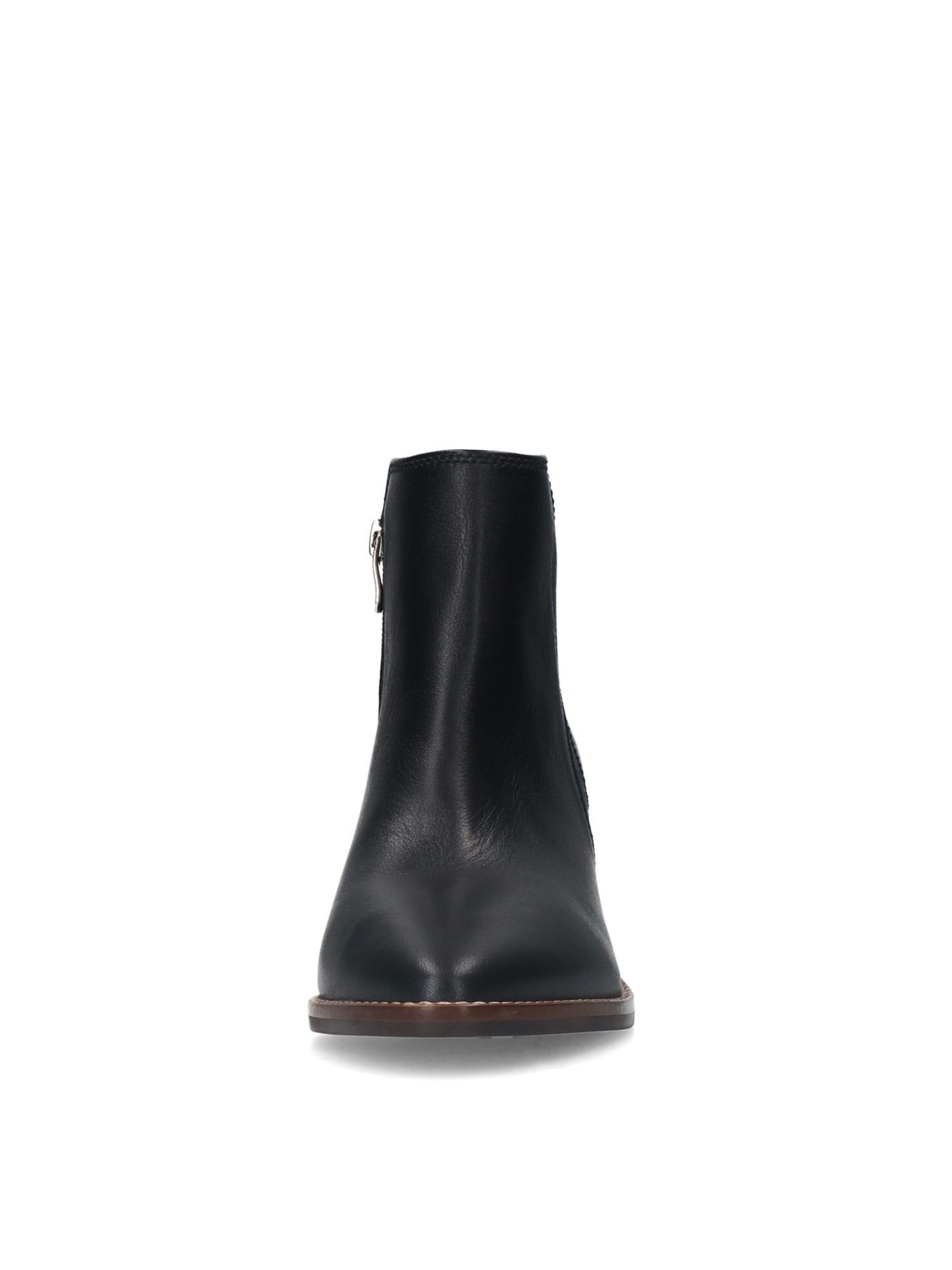 MANFIELD Booties in Black