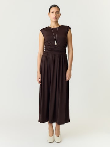 YAS Dress 'YASWINJA' in Brown: front