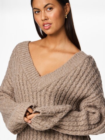 PIECES - Pullover oversized 'Nalisa' em castanho