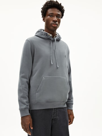 ARMEDANGELS Sweatshirt in Grijs: voorkant