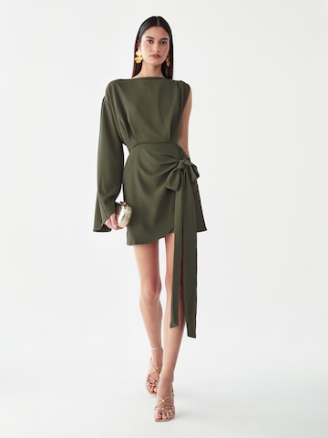 Rochie 'Fiora' de la BWLDR pe verde