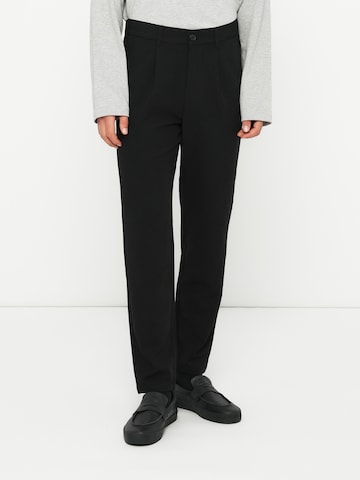 juoda Only & Sons Siaurėjantis Klostuotos kelnės 'ONSLINTUS': priekis