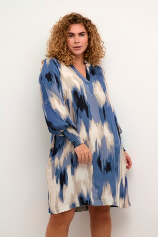 Robe 'Bella' KAFFE CURVE en bleu : devant