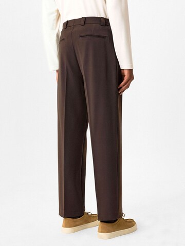 Antioch Regular Pleat-front trousers in Brown
