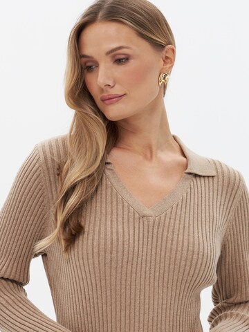 Passioni Knitted dress in Beige