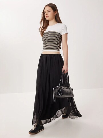 Happiness İstanbul - Saia em preto