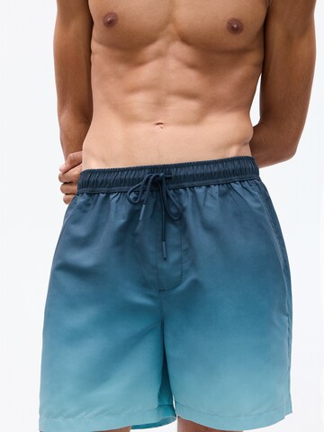 Shorts de bain Pull&Bear en bleu : devant