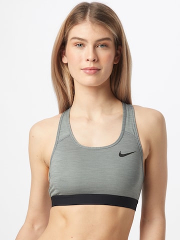 regular Reggiseno sportivo 'Swoosh' di NIKE in grigio: frontale