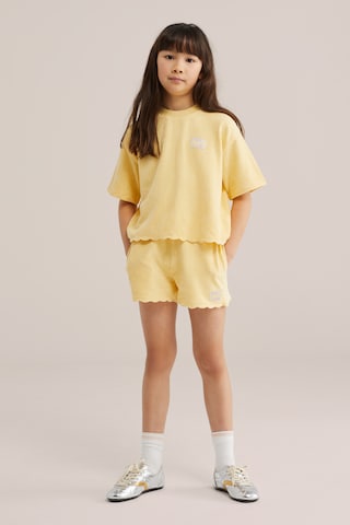 WE Fashion Loose fit Trousers in Yellow