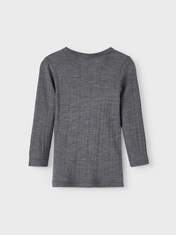 NAME IT - Camiseta 'Wang' en gris