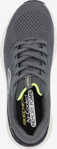 Baskets basses SKECHERS en gris