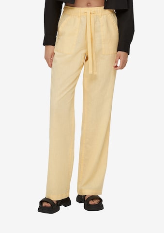 QS Loose fit Pants in Yellow: front