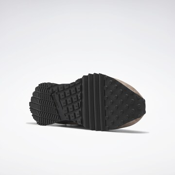 Sneaker low 'LX 2200' de la Reebok pe bej