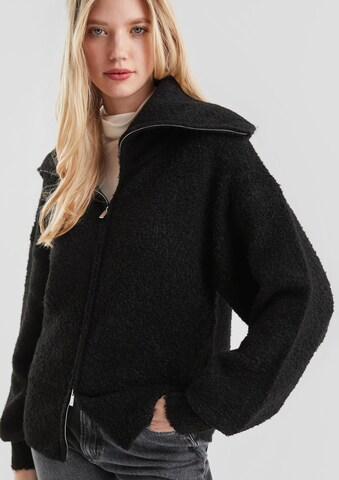 QS Strickjacke in Schwarz