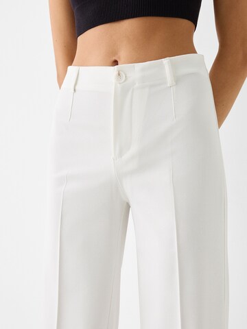 Bershka Loose fit Trousers with creases in White