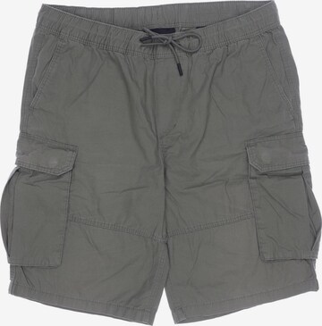 H&M Shorts 33 in Grün: predná strana